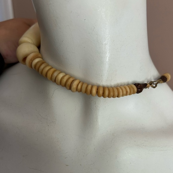 4/$100 carved Bone primal Elegant Cream Beaded Necklace 20 inches 😎 - Picture 7 of 7